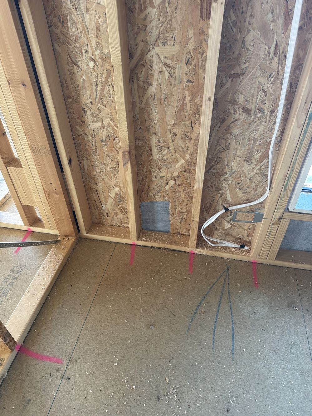 Bracing damaged when the scaffold went up and still unrepaired at lock-up, Officer